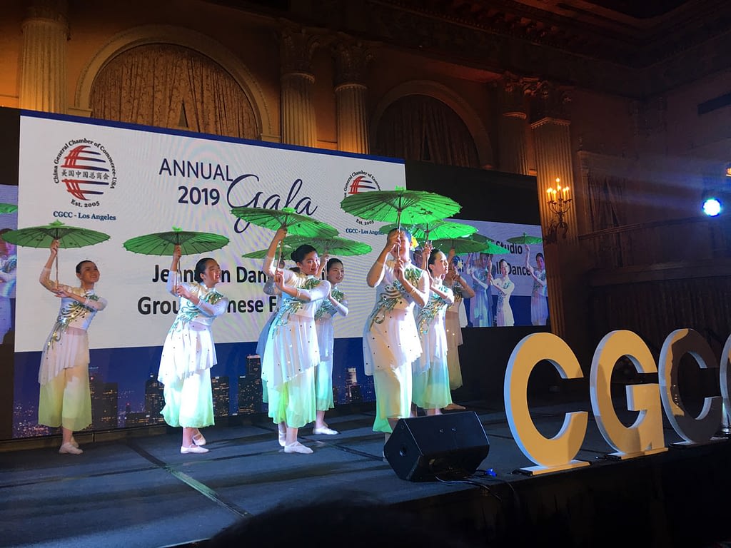A traditional Chinese dance performed by 7 young ladies